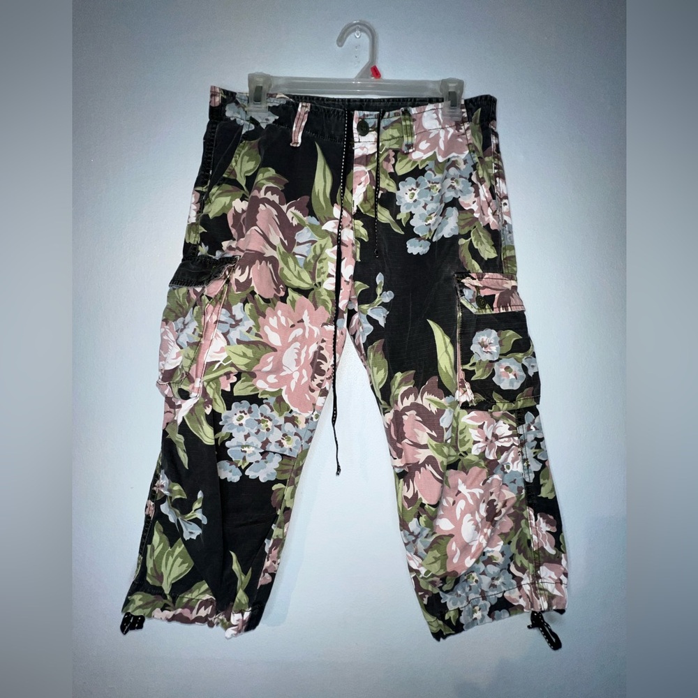 2008 LUCKY  BRAND Floral Cargo Pants
